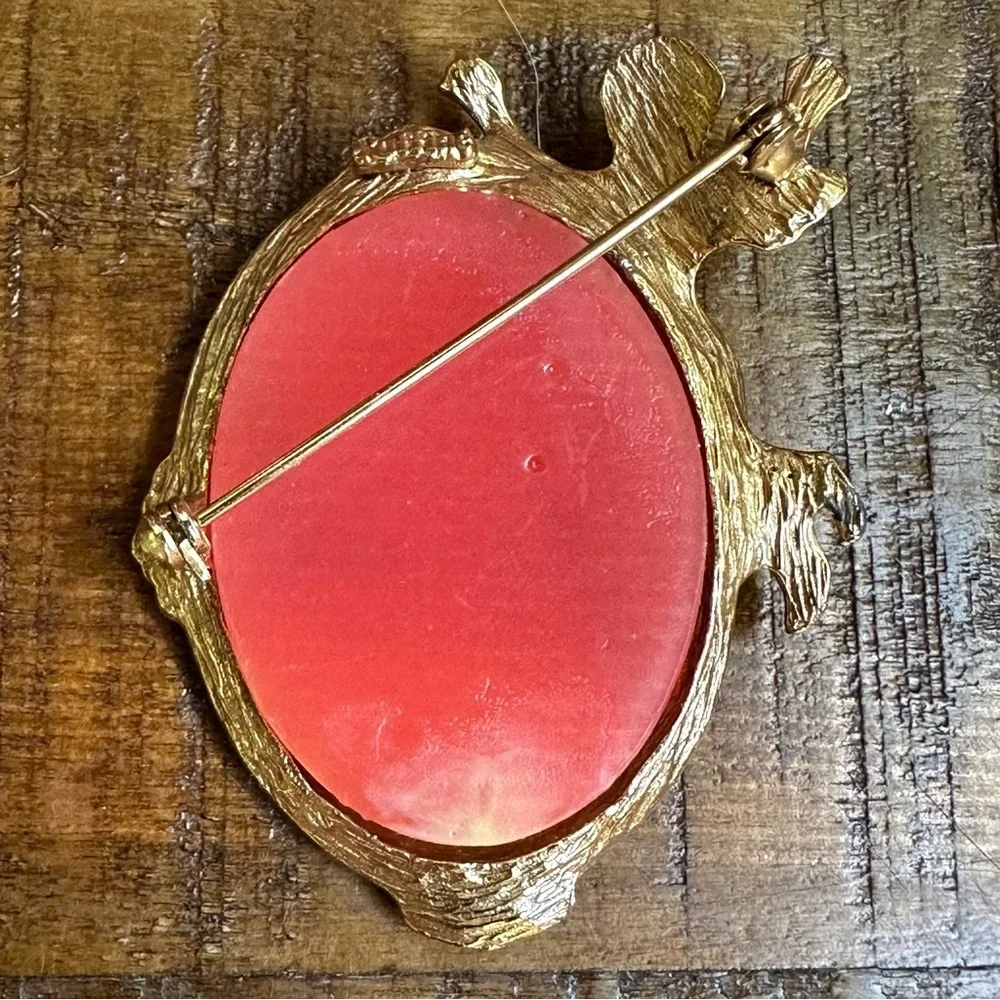 Vintage Estate Signed Raffine Victorian Carved Cameo Brooch Pin Gold With Angel